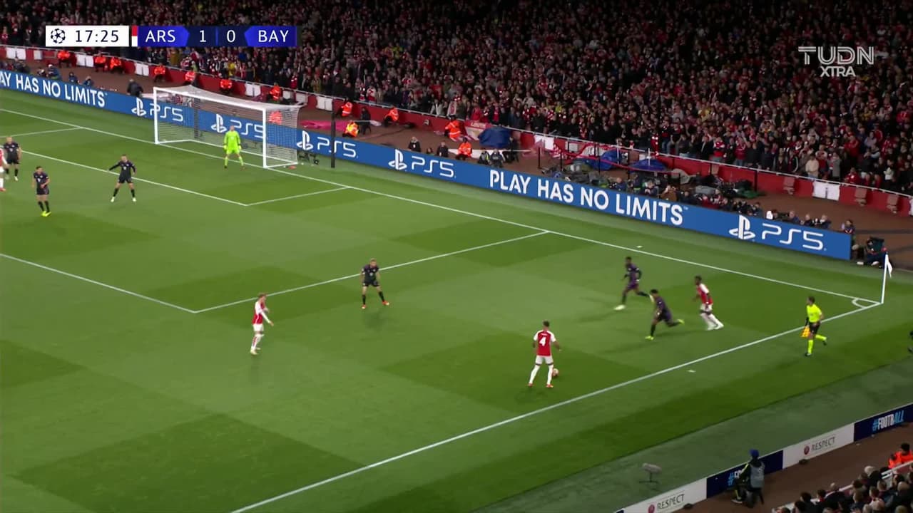 ¡GOL!  anota para FC Bayern München. Serge Gnabry