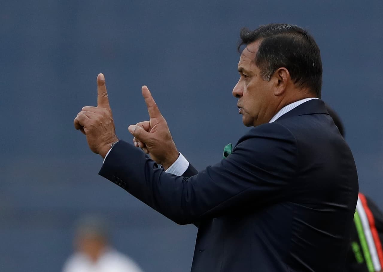 Páez se ha visto en la obligación de transmitir en la cancha los conceptos de Osorio, algunos que de por sí ya son confusos. En ese reto ha logrado dos victorias y un empate, aún sin convencer.