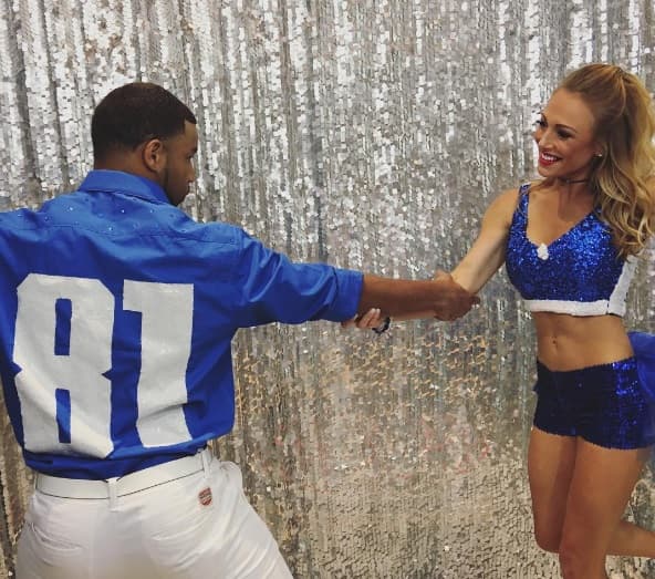Tate portó el #81 de ‘Megatrón’ como concursante de
<i> Dancing with The Stars</i> para la fiesta anual de Hallowen de los Detroit Lions. Ella es la prometida de Tate, Elise Pollard, que sale como su compañera de baile. (elisepollard)