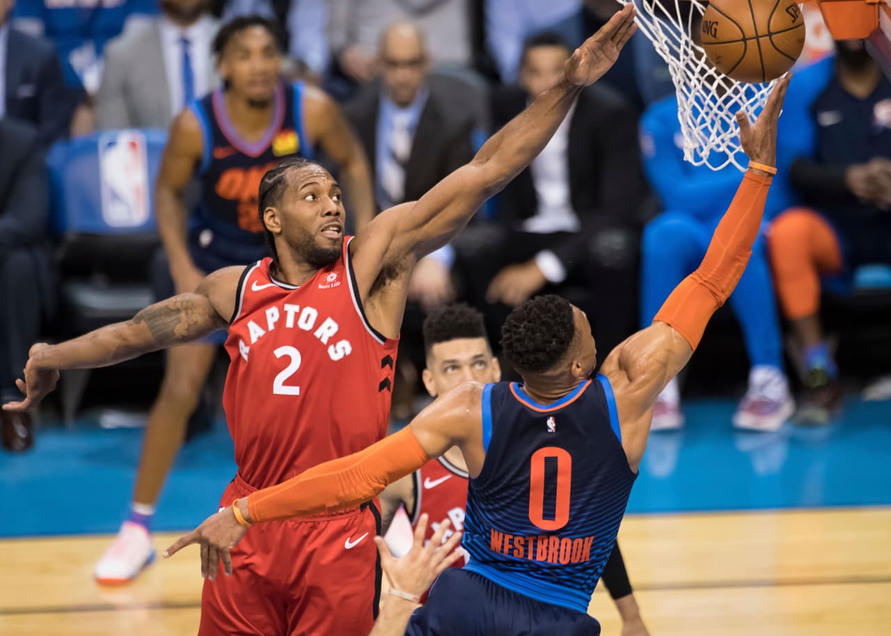 Thunder 116-109 Raptors: los de Oklahoma lograron un importante triunfo para no perder terreno en el Oeste y llegar a 43 victorias. Russell Westbrook y Paul George lideraron a OKC, el primero con un triple-doble (12R, 13A y 18pts) y el segundo con 28 puntos.
