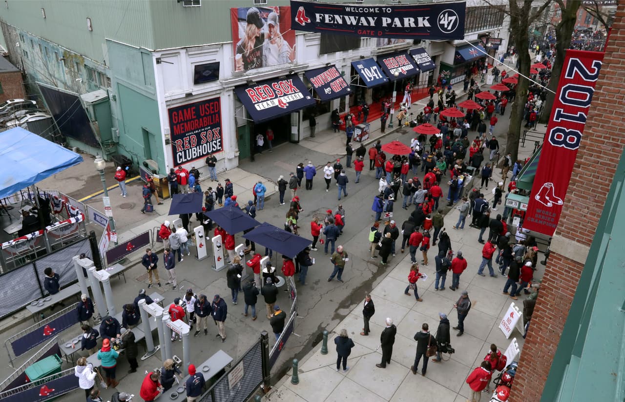 Boston Red Sox vivió la fiesta de la ceremonia del anillo de la Serie Mundial de 2018 en Fenway Park, donde los fanáticos revivieron la gloria de la pasada temporada de Grandes Ligas.