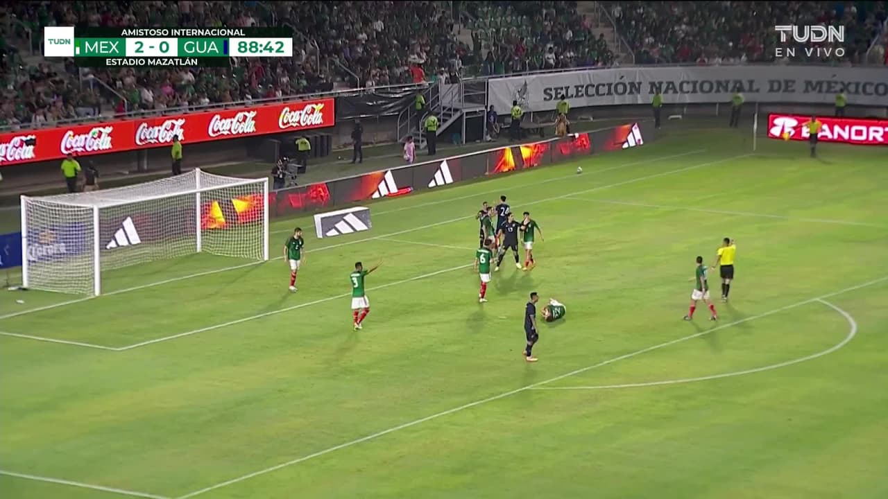 ¡TIRO ATAJADO! disparo por Pedro Altán.