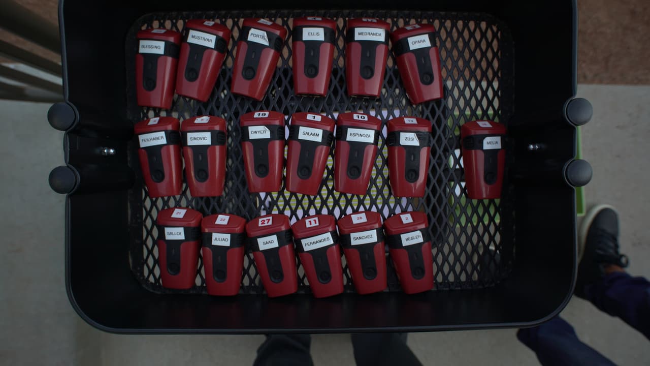 En el quinto lugar de la segunda fila, el GPS que usa Roger Espinoza en los entrenamientos.