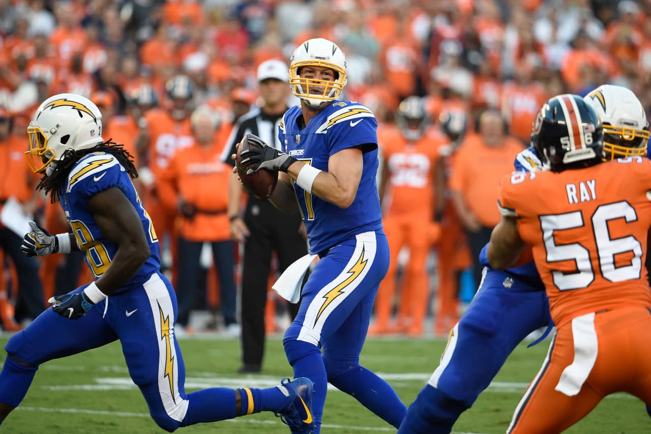 San Diego hizo lo justo para controlar a la ofensiva de Denver que no pudo contener los goles de campo de Josh Lambo y Philip Rivers y compañía lograron su segunda victoria en el Qualcomm Stadium.