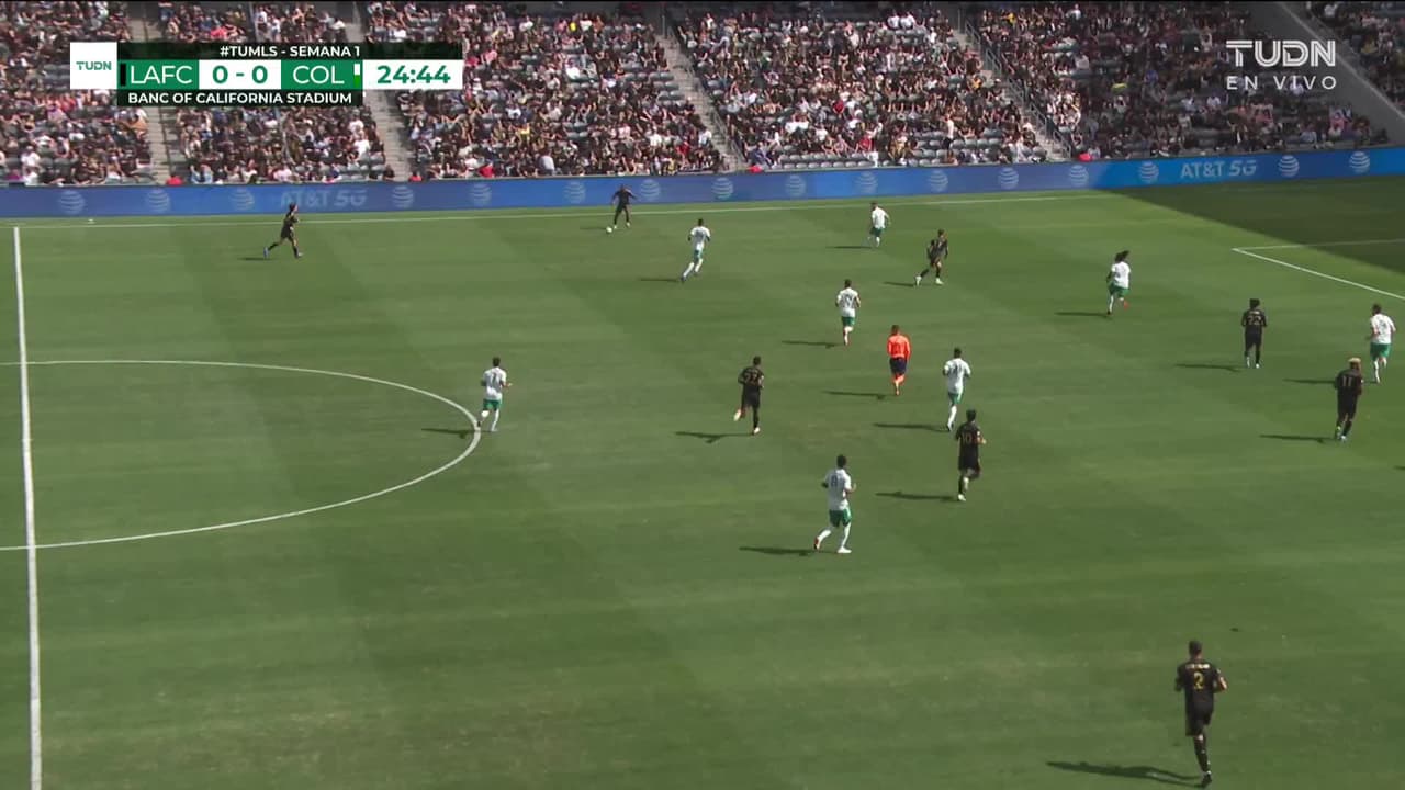 ¡TIRO ATAJADO! disparo por Brian Rodríguez.