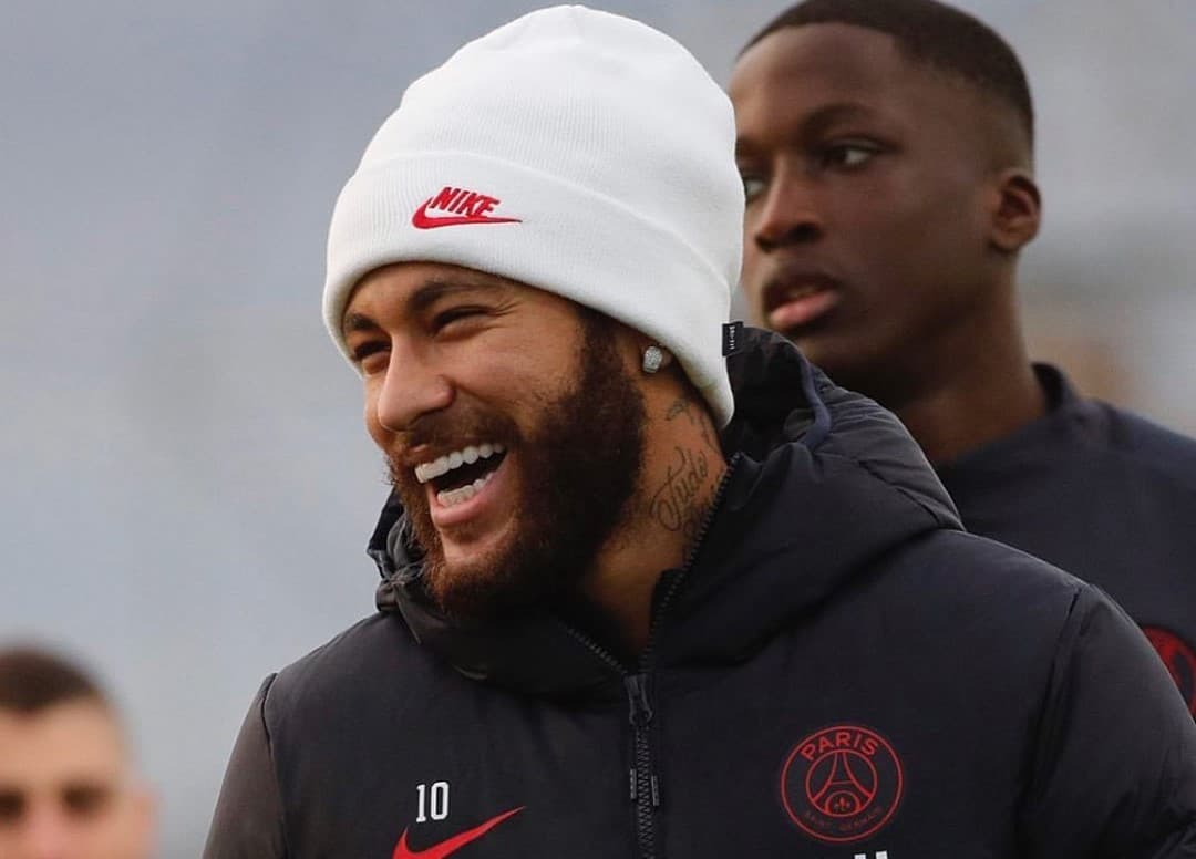 Neymar se fue a Brasil en pleno confinamiento del PSG. El brasileño decidió regresar a su país, en un avión privado, pese a que las medidas preventivas en Francia son las de quedarse en casa. Te contamos algunas otras indisciplinas del atacante.