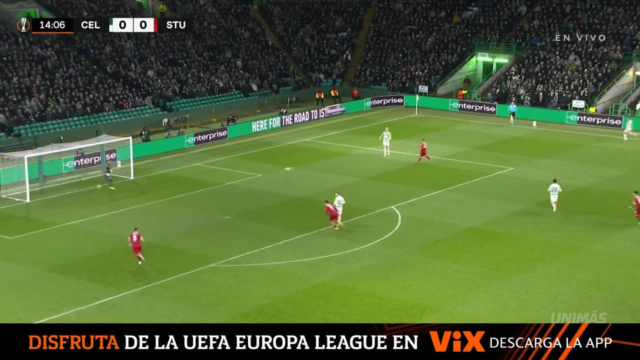 ¡Regalito del Celtic que El Khannouss no desaprovecha y el Stuttgart ya lo va ganando!