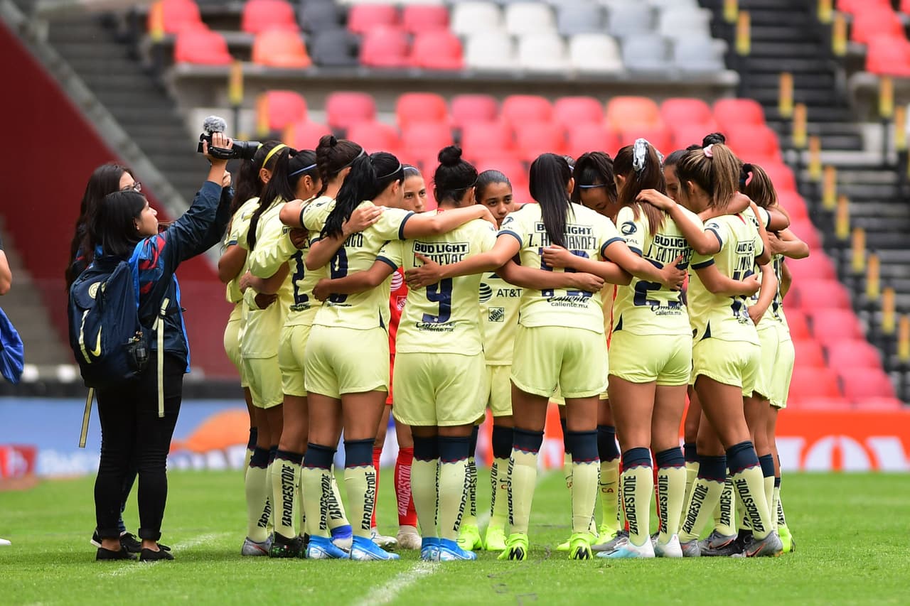 Las jugadoras de las Águilas lucían concentradas para el encuentro y pretendían hilar su segundo triunfo en casa.
