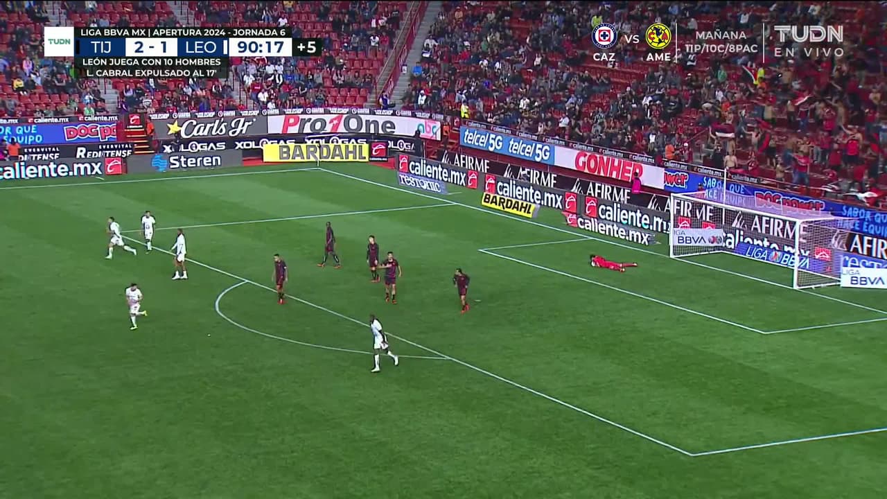 ¡TIRO ATAJADO! disparo por Jhonder Cádiz.