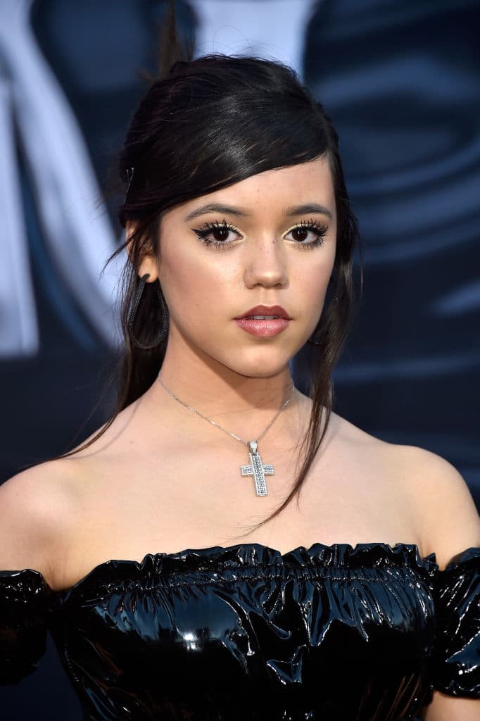 En su publicación, Netflix subió una imagen de Jenna Ortega sosteniendo el guión del primer capítulo de la serie.
<br>