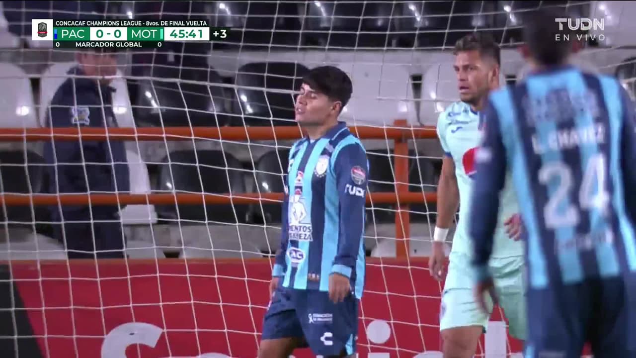 ¡TIRO ATAJADO! disparo por Javier López.