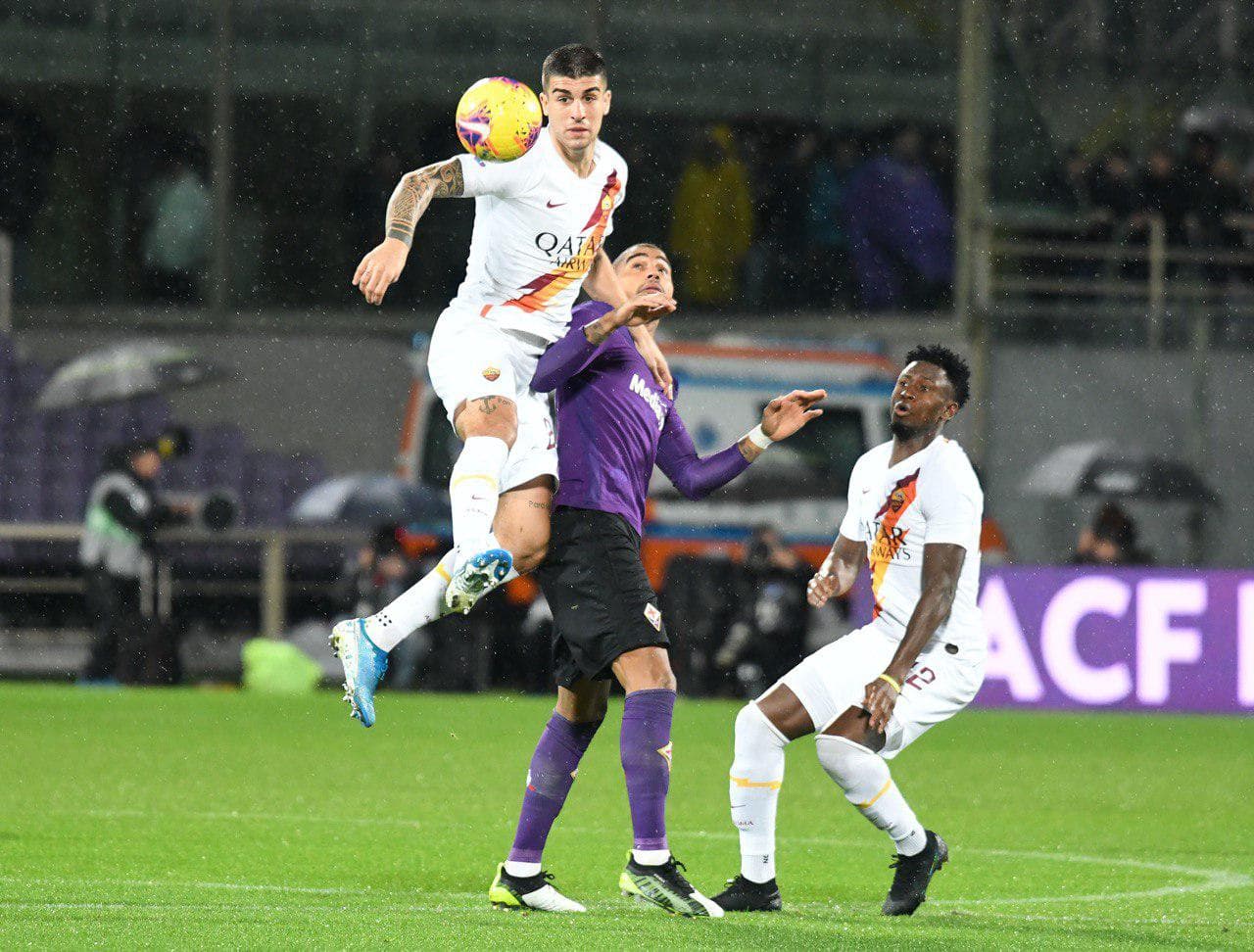 Roma golea a la Fiorentina con goles de E. Dzeko, A. Kolarov, L. Pellegrini y N. Zaniolo llevándose los tres puntos, mientras que la Fiorentina está muy cerca del descenso.