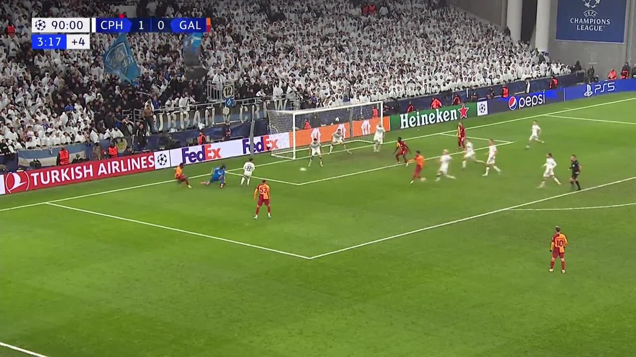 ¡TIRO ATAJADO! disparo por Mauro Icardi.