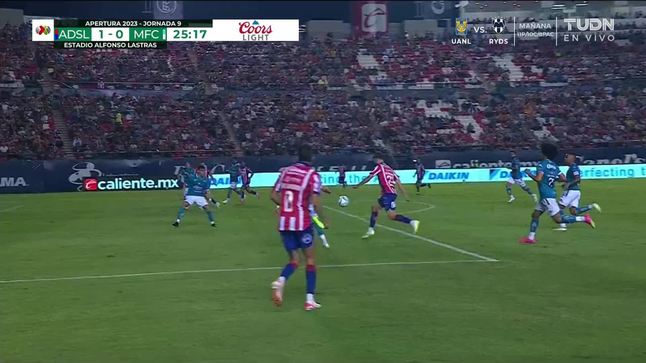 ¡TIRO ATAJADO! disparo por Mateo Klimowicz.