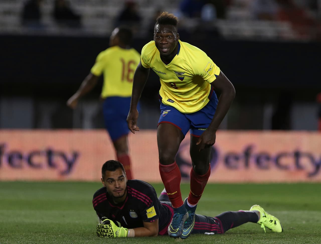 BUENOS AIRES, ARGENTINA - OCTOBER 08: Felipe Caicedo, of Ecuador, celebrates after scoring the second goal during a match between Argentina and Ecuador as part of FIFA 2018 World Cup Qualifier at Monumental Antonio Vespucio Liberti Stadium on October 08, 2015 in Buenos Aires, Argentina. (Photo by Daniel Jayo/LatinContent/Getty Images)