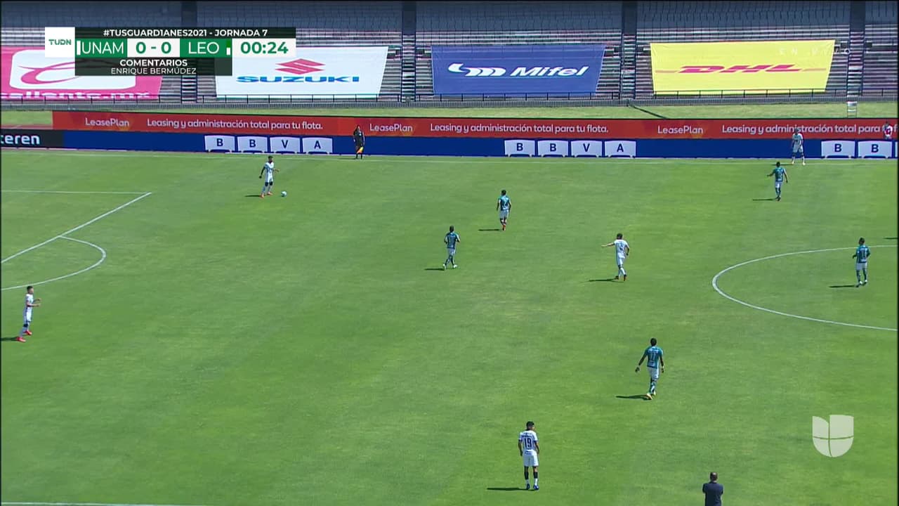 Arranca el partido y la pelota está en juego.