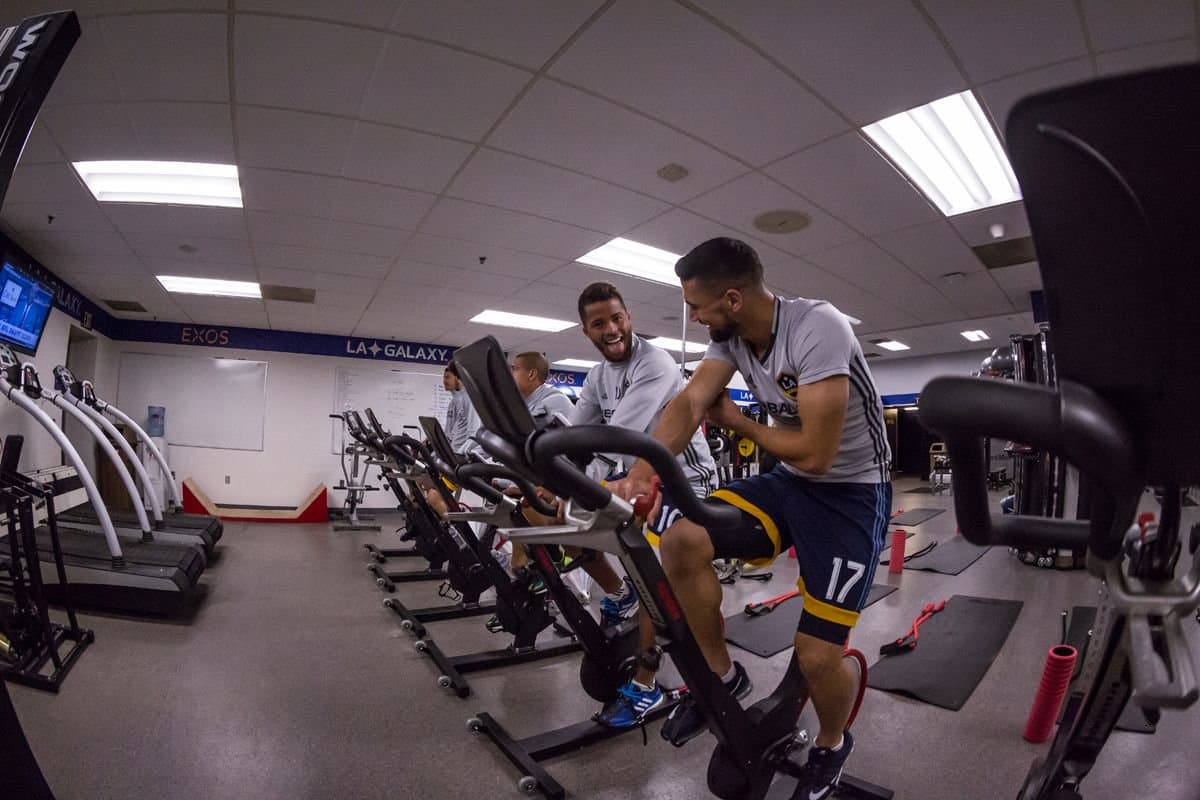 A pesar de arrancar la temporada con derrota, todo fue sonrisas y humor en la semana de entrenamientos del LA Galaxy.