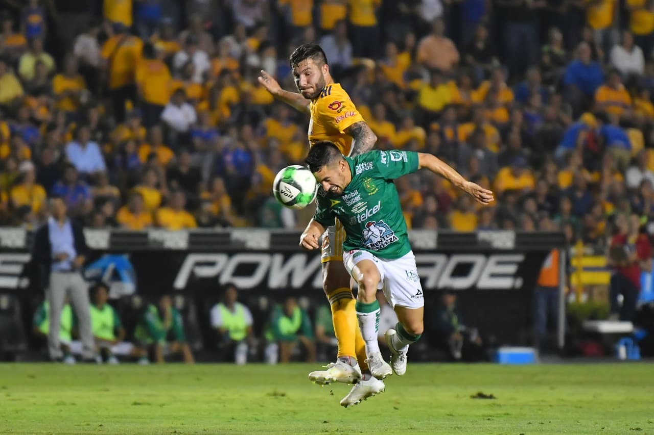 En la segunda mitad, en medio de una sacudida que tuvo el equipo leonés en el campo de juego, Gignac pudo aprovechar un par de ocasiones para marcar pero no tuvo la paciencia ni el compañerismo, cabe decirlo, de ceder el balón a sus compañeros, mejor ubicados.