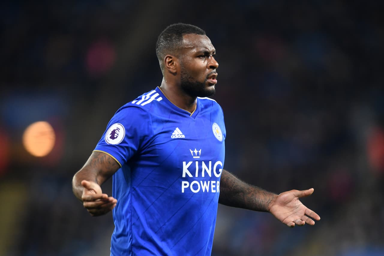 Defensa: Wes Morgan. Aunque nació en Nottingham (Inglaterra), ha sido capitán de Jamaica y líder, tras ser convocado por primera vez en 2013.