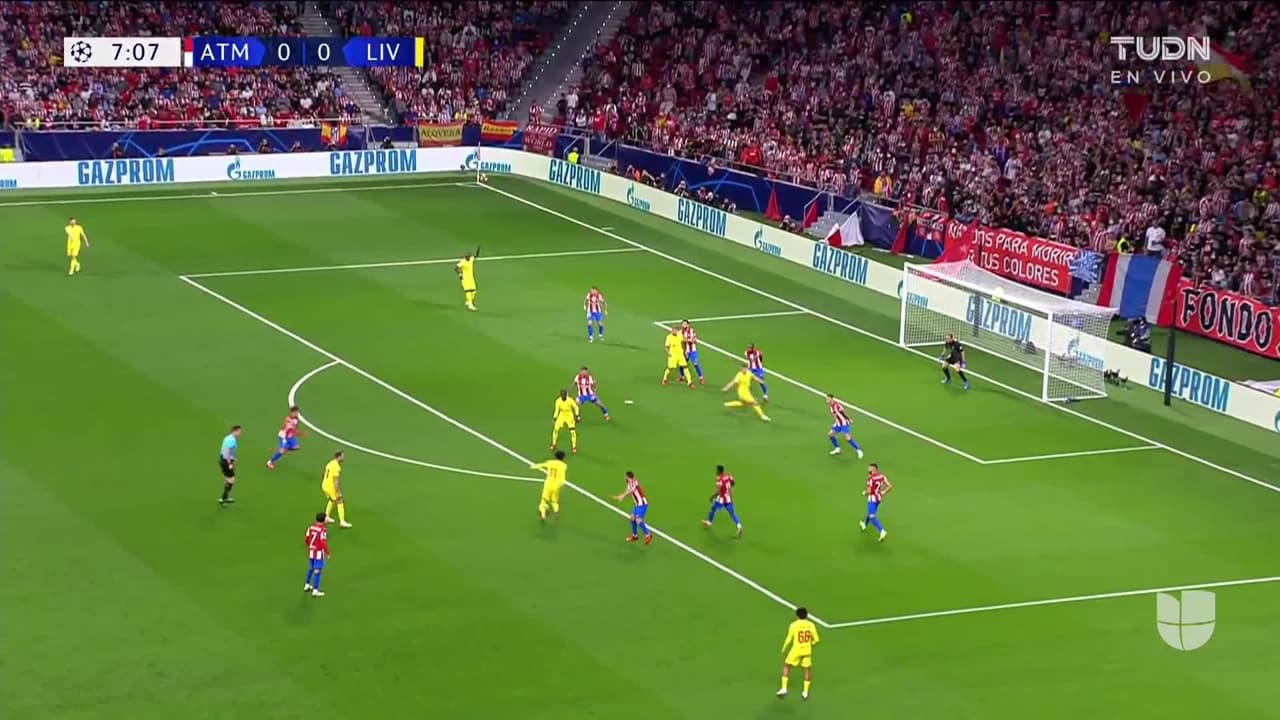 ¡GOL!  anota para Liverpool. Mohamed Salah