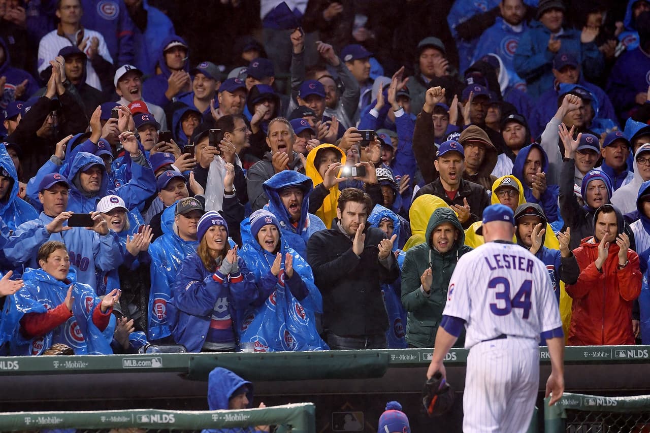 Por los Cachorros, Jon Lester entró en labor de relevo y trabajó 3.2 entradas permitiendo una carrera limpia.