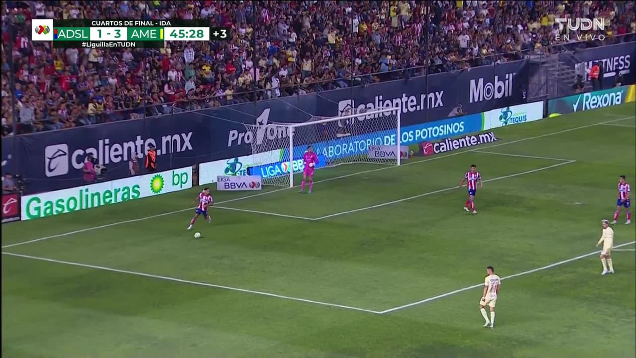 ¡TIRO ATAJADO! disparo por Leonardo Suárez.