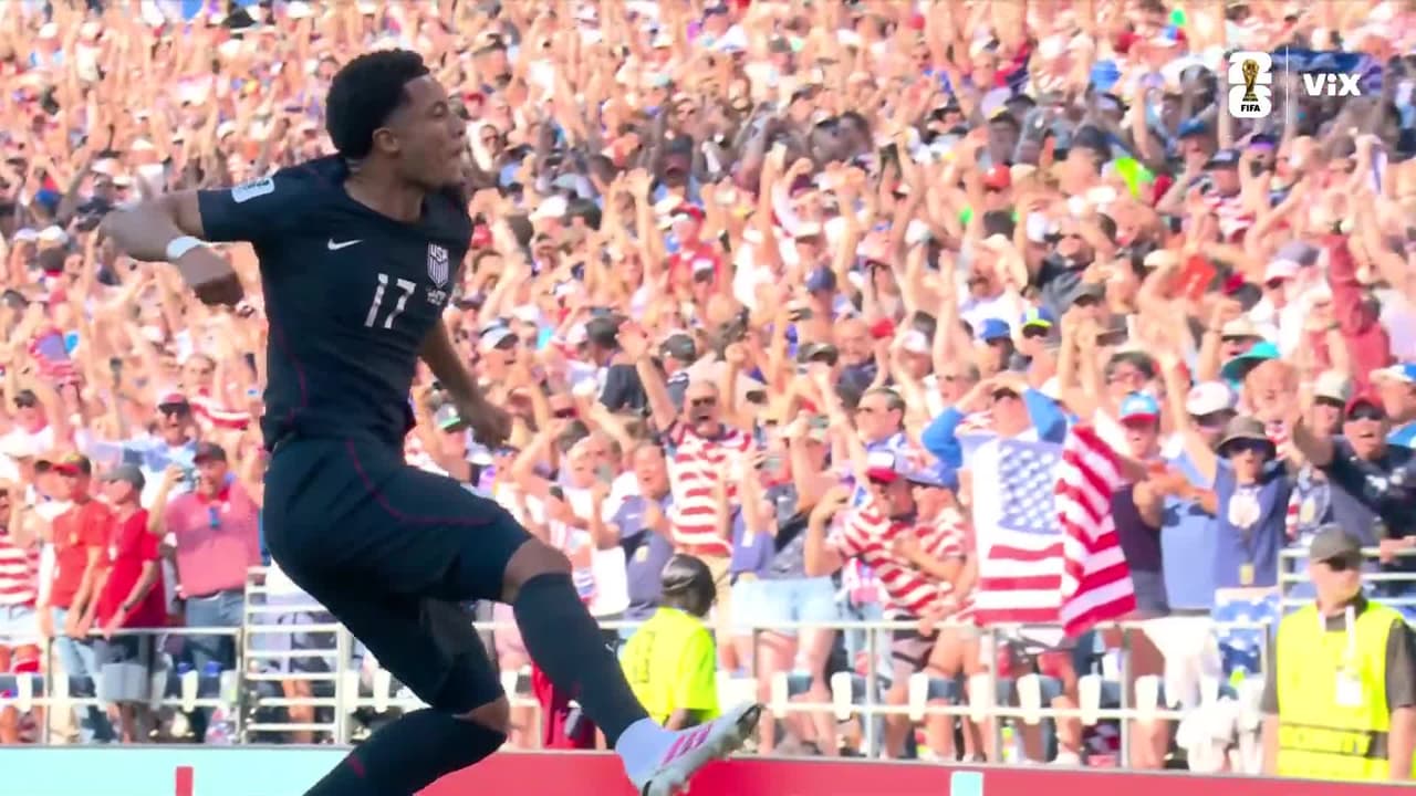 ¡Explota Seattle! Tillman cobra el tiro libre para el 1-1 de Estados Unidos