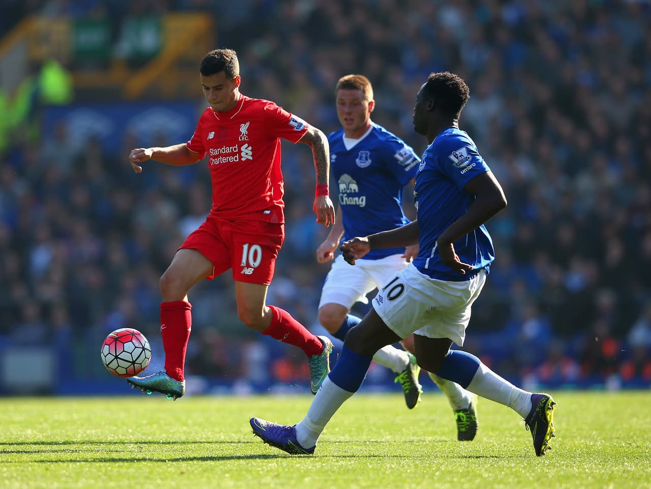 En el segundo tiempo, los dos equipos intentaron anotar el gol de la diferencia, pero sus ataques fueron inciertos.