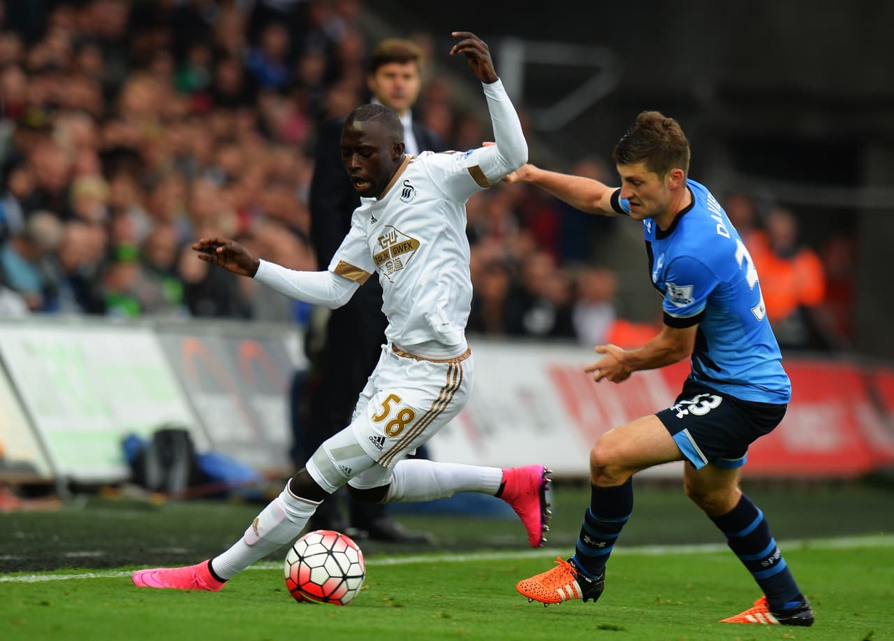 En el otro partido de la jornada dominical, Swansea City y Tottenham igualaron 2-2.