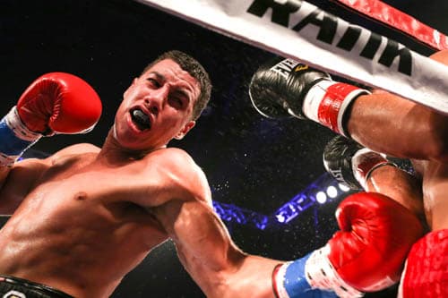 Puerto Rico tiene otro joven pugilista listo para brillar. A sus 21 años, Jean Carlos Rivera logró su octava victoria tras imponerse por decision unánime a Pedro Melo (17-12-2, 8 KOs). 'Chapito' está ubicado 182 en el ránking mundial de peso supergallo.
