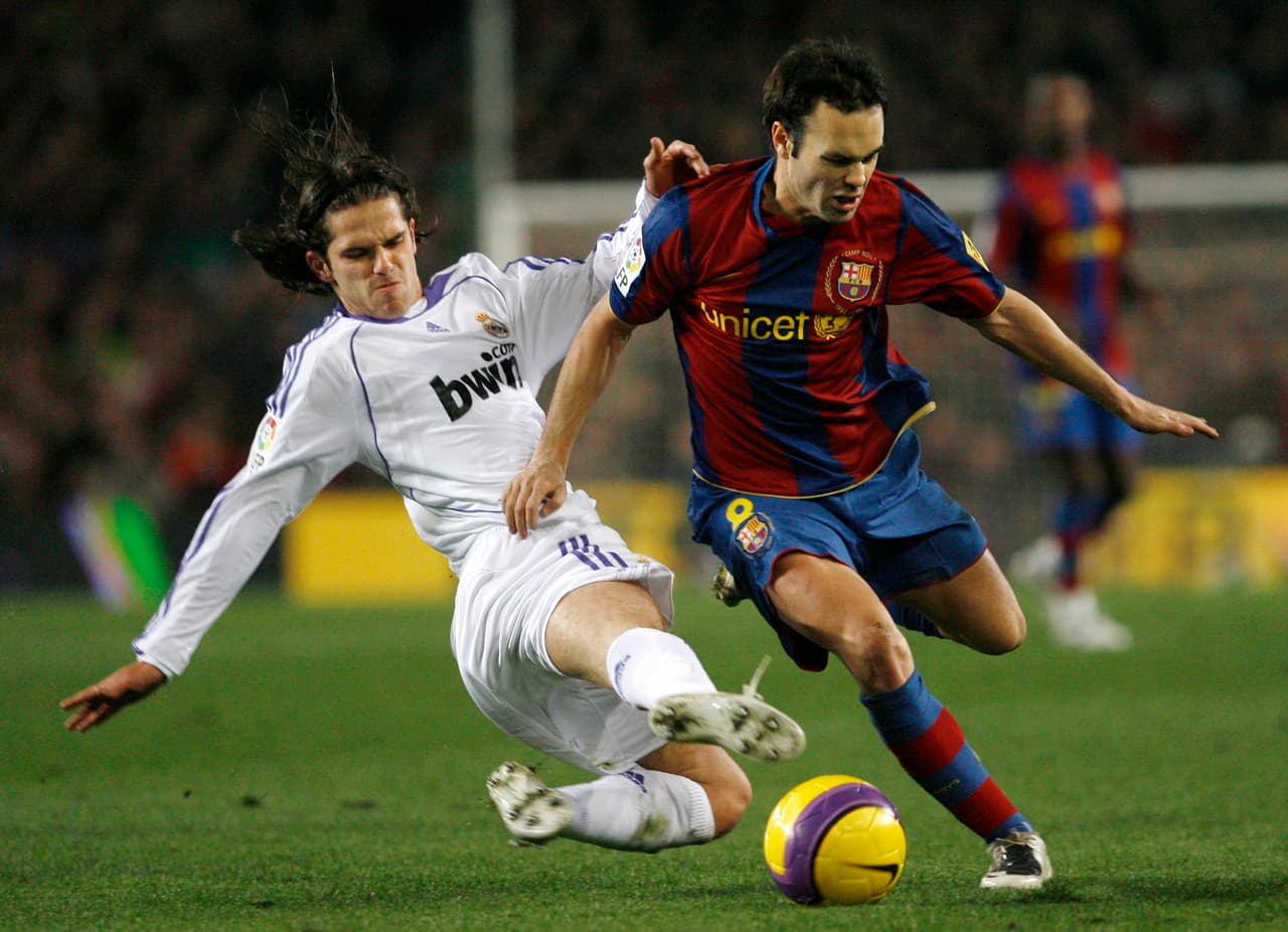 Fernando Gago, en las filas de Real Madrid en 2007, está en la actualidad en Boca Juniors y de ganar la Copa Libertadores podría ser rival del club blanco en el Mundial de Clubes.