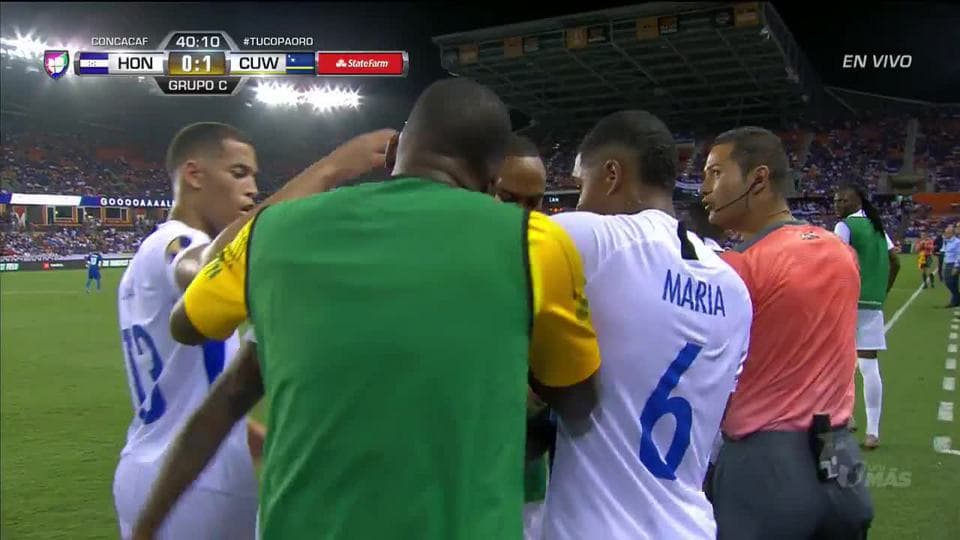 ¡GOOOL! Leandro Bacuna anota para Curaçao