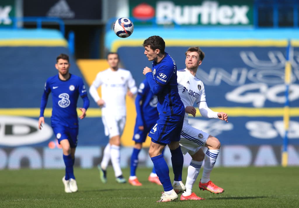 El Chelsea de Tomas Tuchel continúa invicto, pero el empate 0-0 frente al Leeds United tiene un sabor amargo para los Blues. El Chelsea se quedará en la cuarta posición de la tabla y el Leeds se sitúa en la onceava plaza.
