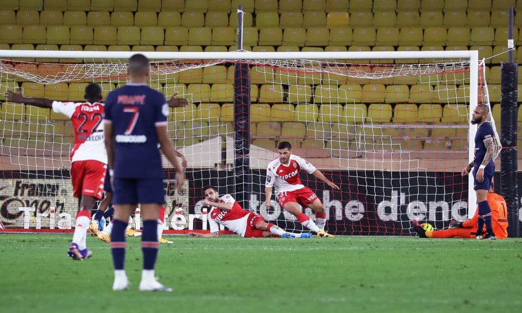 Kylian Mbappé (25’, 37’) puso al frente a los de Tuchel con doblete. Kevin Volland (52’, 65’) también marcó doblete para emparejar el cotejo. A los 84’ apareció Cesc Fàbregas para quedarse con el triunfo en el Estadio Luis II.