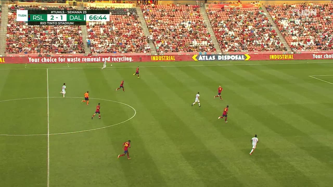 ¡TIRO ATAJADO! disparo por Aaron Herrera.