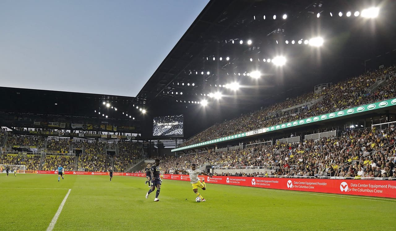 Con el diseño más radical de la ola de nuevos estadios de la MLS, no son pocos lo que ven similaridades entre el Lower.com Field y estadios europeos.
<br>