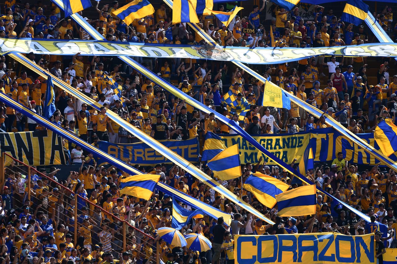 Tigres UANL tendrá que remontar en casa el 1-0 contra Monterrey y por eso antes del juego de vuelta de la Final de Liga de Campeones de Concacaf recibió el cariño y calidez de sus hinchas en un entrenamiento.