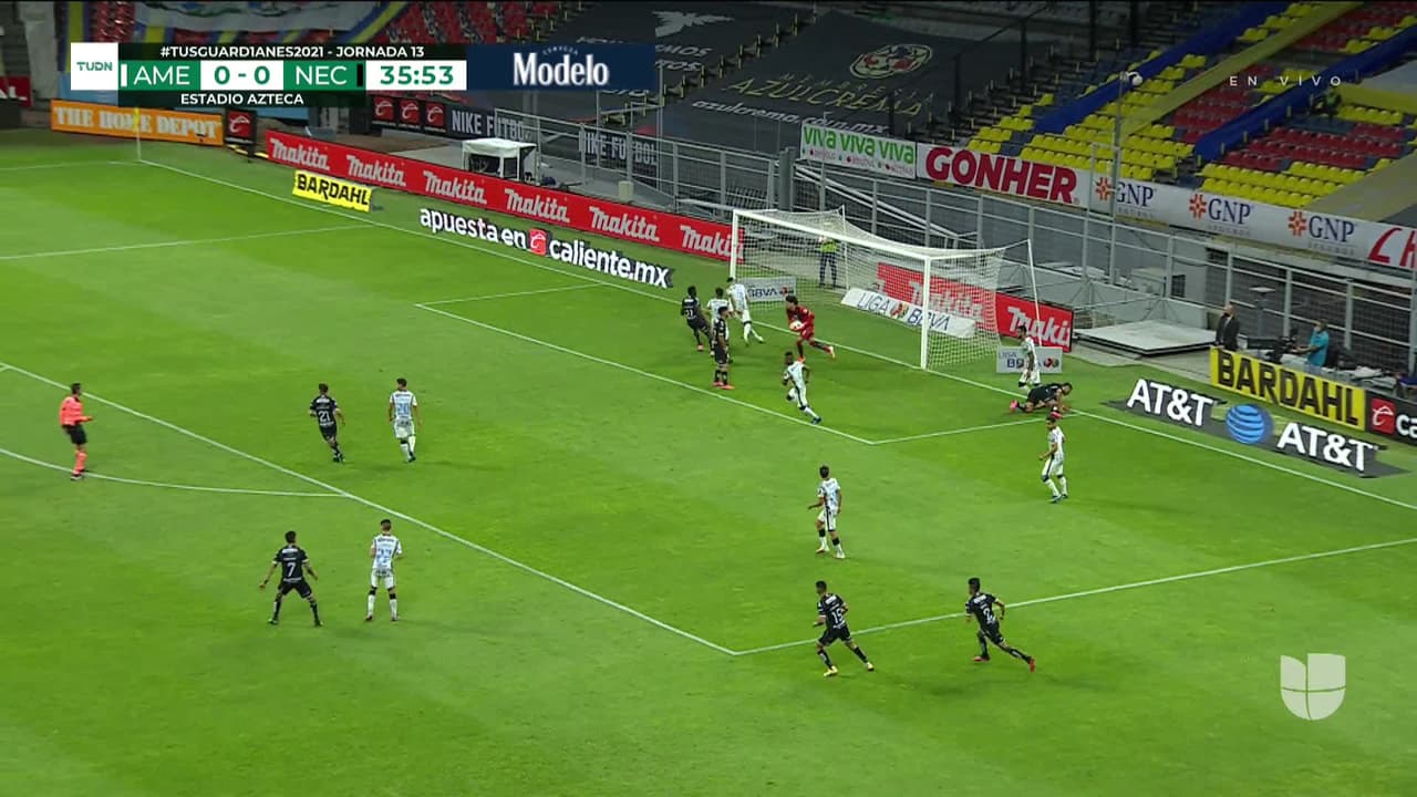 ¡TIRO ATAJADO! disparo por Maximiliano Salas.