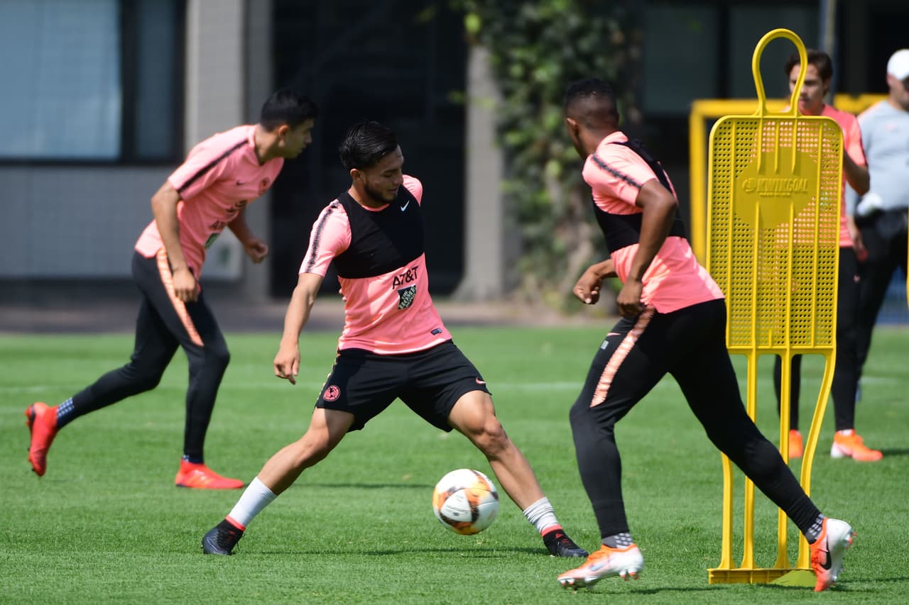 América confirmó la baja de Nicolás Benedetti y las lesiones de Nicolás Castillo y Oribe Peralta, pero sigue la evolución de Jérémy Menez y Roger Martínez que volvieron a la actividad en la Liga MX tras sus lesiones.