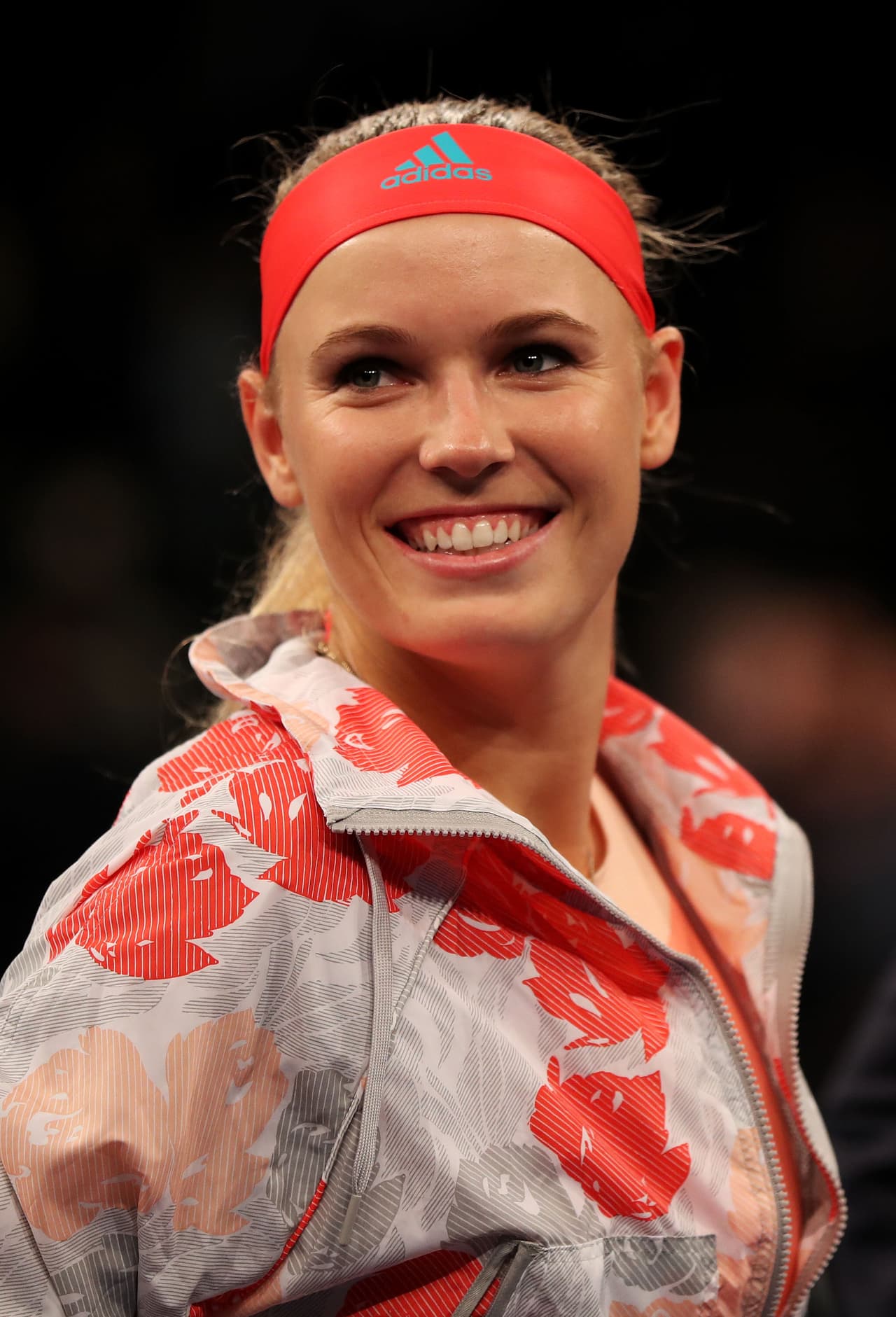 Caroline Wozniacki, exnúmero uno del mundo y ahora 19 en el ranking, es una figura reconocida en el tenis mundial no solo por su capacidad sino por su rostro angelical y su cuerpo atlético. La danesa tiene una gran combinación entre su buen juego y su sobresaliente belleza que la hacen un referente en WTA.