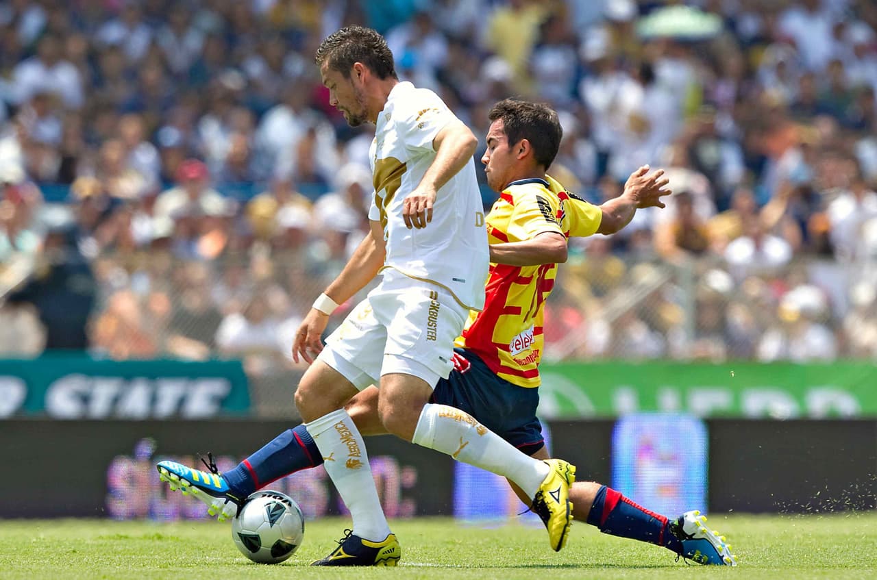 Para el partido de vuelta, los universitarios saltaron al campo repitiendo alineación, mientras que Tomás Boy, estratega de los visitantes, sentó a Luis Gabriel Rey para darle juego a Miguel Sabah.