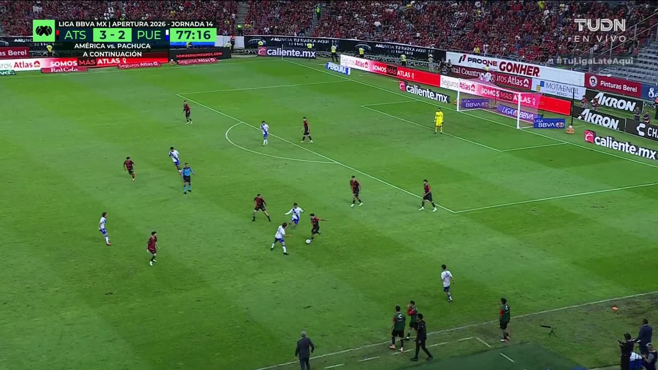 ¡Tarjeta Roja! Alonso Ramírez recibe la segunda amarilla y se va del juego.