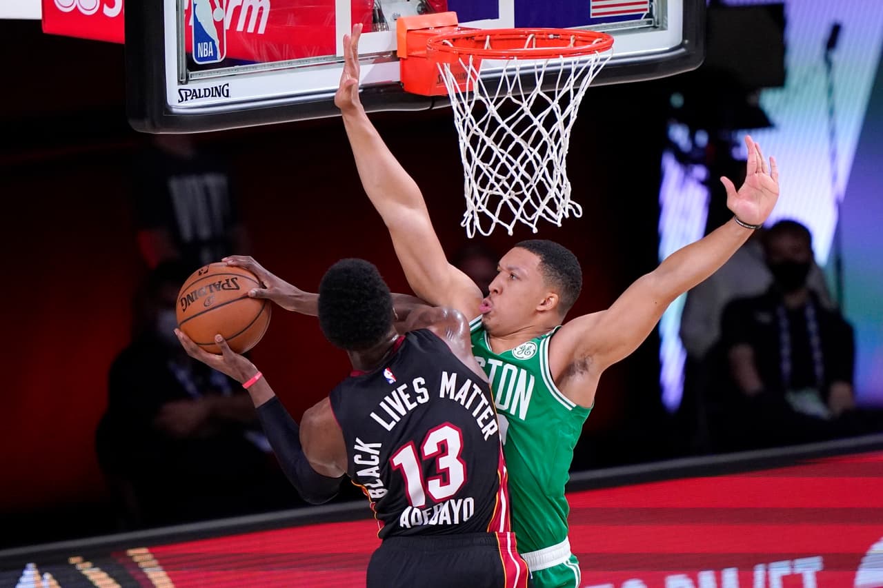 Los Boston Celtics ganan 117-106 y ponen la serie 2-1 | Borraron en tres cuartos al Miami Heat y se ponen a un juego de igualar la Final de Conferencia. | Bam Adebayo, Jaylen Brown y Jayson Tatum fueron los máximos anotadores del partido.