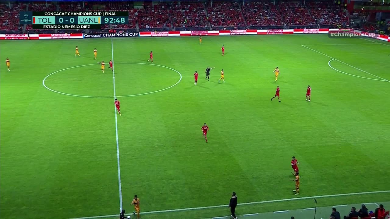 ¡TIRO ATAJADO! disparo por Ángel Correa.