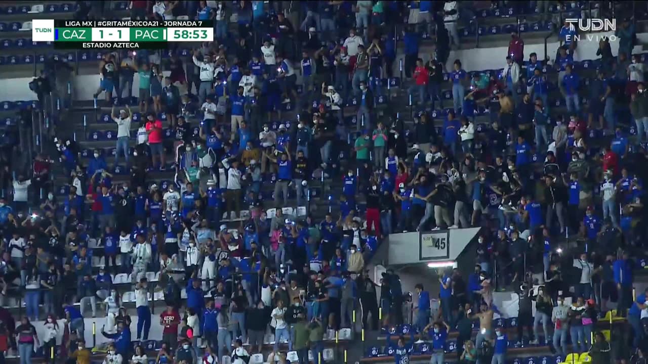 ¡GOL!  anota para Cruz Azul. Santiago Giménez
