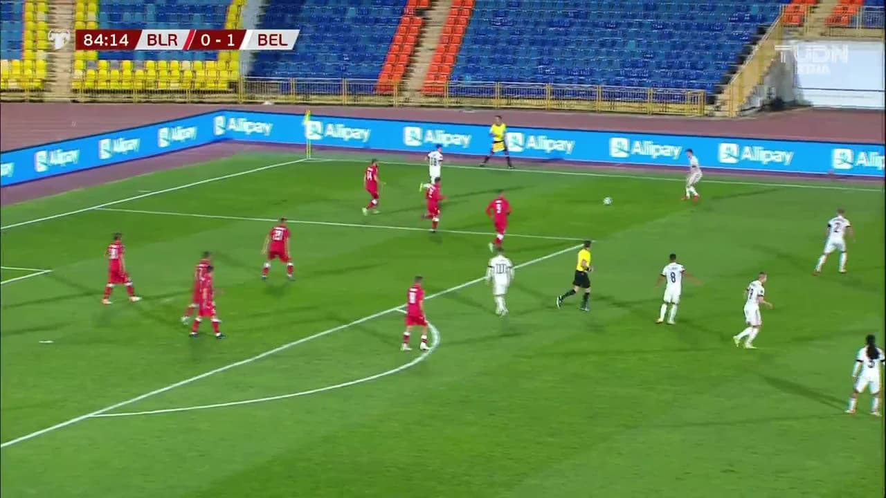 ¡TIRO ATAJADO! disparo por Eden Hazard.