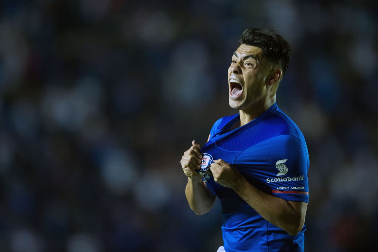 Felipe Mora fue pieza clave en el renacer del Cruz Azul. Sumó 8 goles y 75 puntos totales.