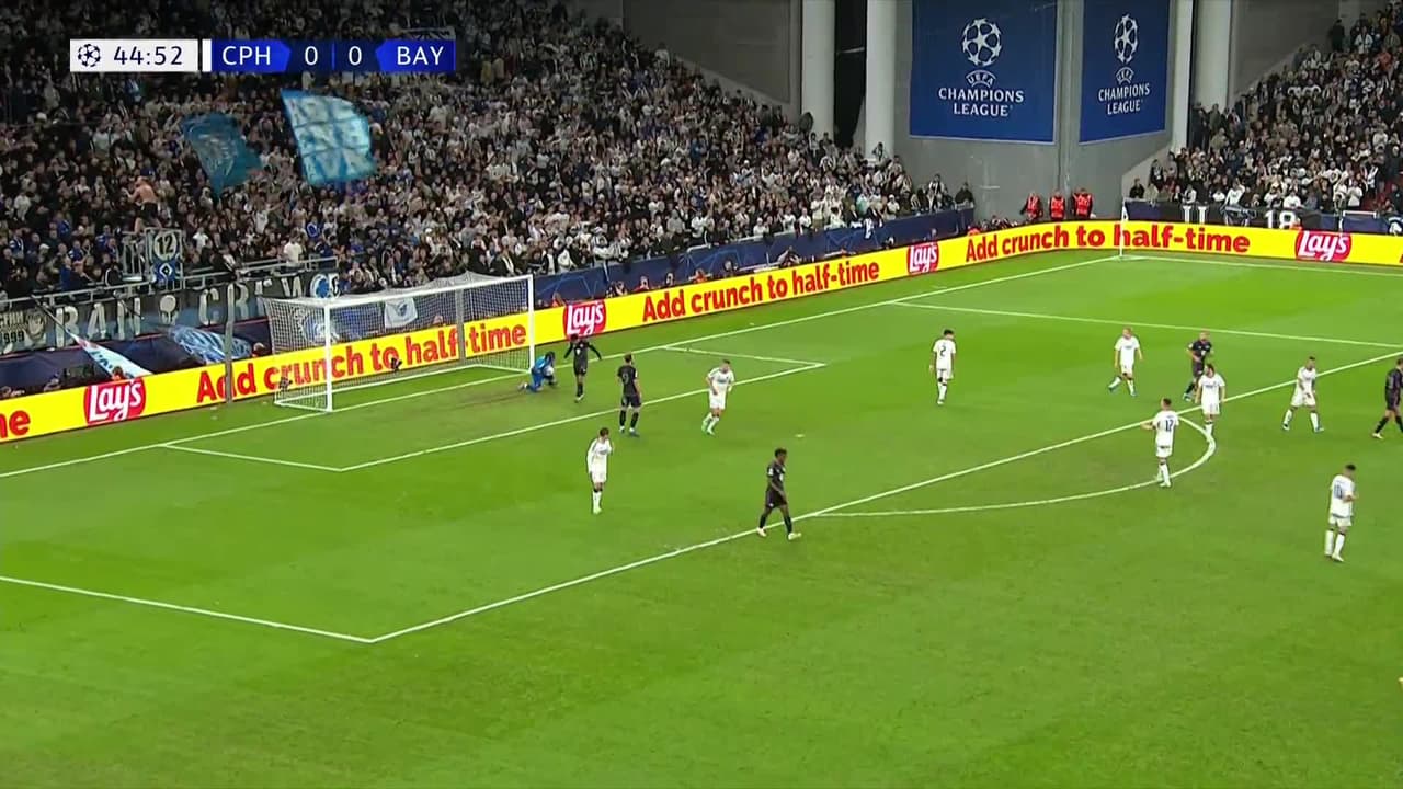 ¡TIRO ATAJADO! disparo por Leroy Sané.