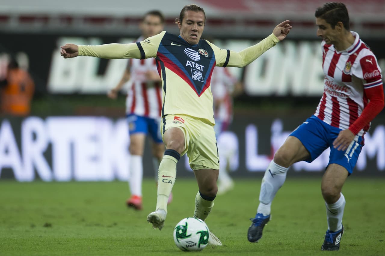 Cristian Calderón saca un potente disparo al minuto 81 y termina dándole la victoria 1-0 sobre las Águilas del América.