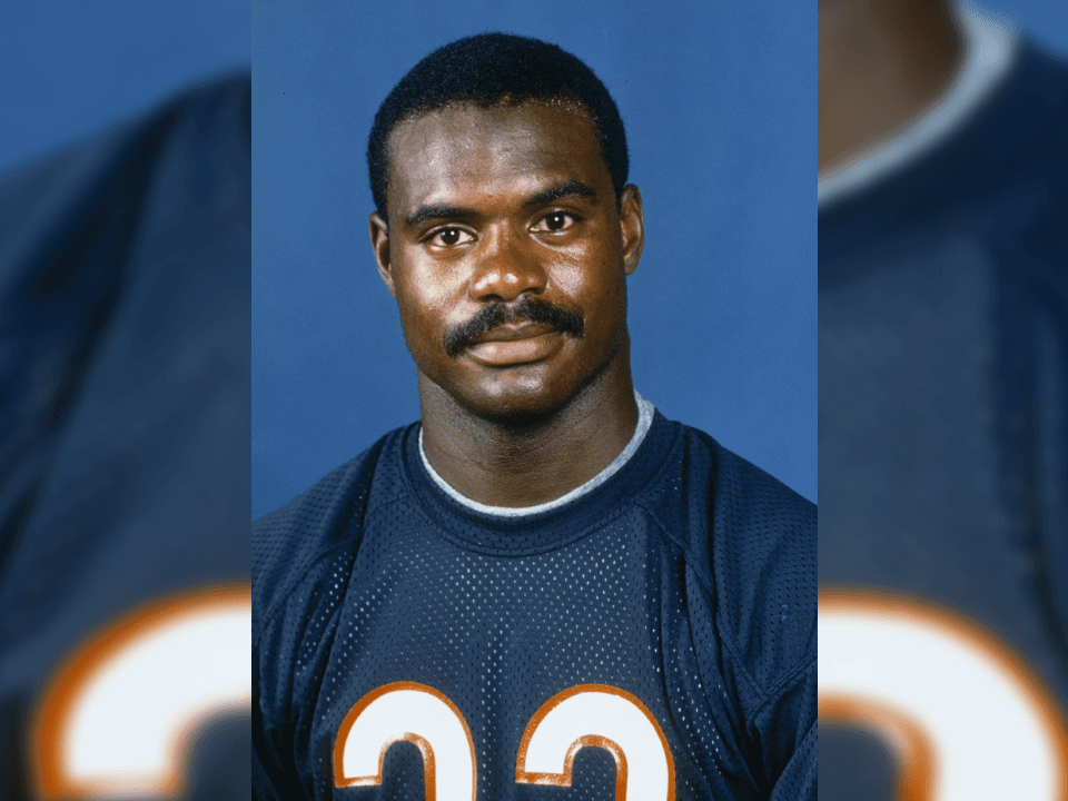 Al morir un exjugador y miembro de la junta de la NLF, es cuando reconocen la conexión entre las conmociones y los efectos neurológicos que éstas tienen en el cerebro de un jugador.